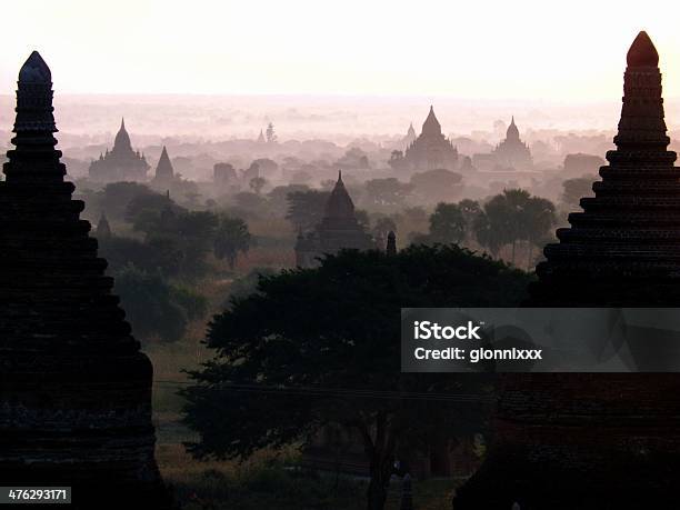バガンの寺院の夜明けの景色ミャンマー - アジア大陸のストックフォトや画像を多数ご用意 - アジア大陸, インドシナ半島, スピリチュアル