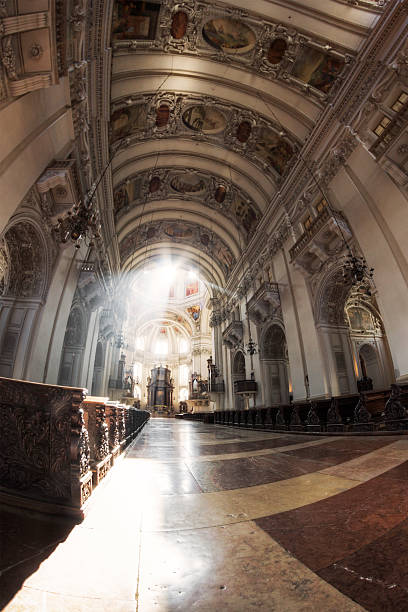 собор зальцбурга - indoors cathedral salzburg cathedral salzburg стоковые фото и изображения