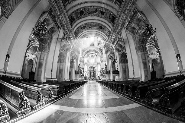 собор зальц�бурга - indoors cathedral salzburg cathedral salzburg стоковые фото и изображения