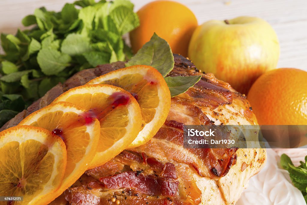 Gebackene Türkei mit Füllung und orange chestnut - Lizenzfrei Am Spieß gebraten Stock-Foto