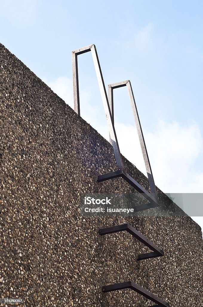 Escalera de acero de pared. - Foto de stock de Acero libre de derechos