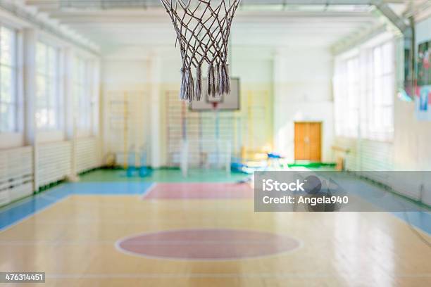 Foto de Complexo Esportivo Em Russo School e mais fotos de stock de Atletismo - Atletismo, Banco - Assento, Basquete