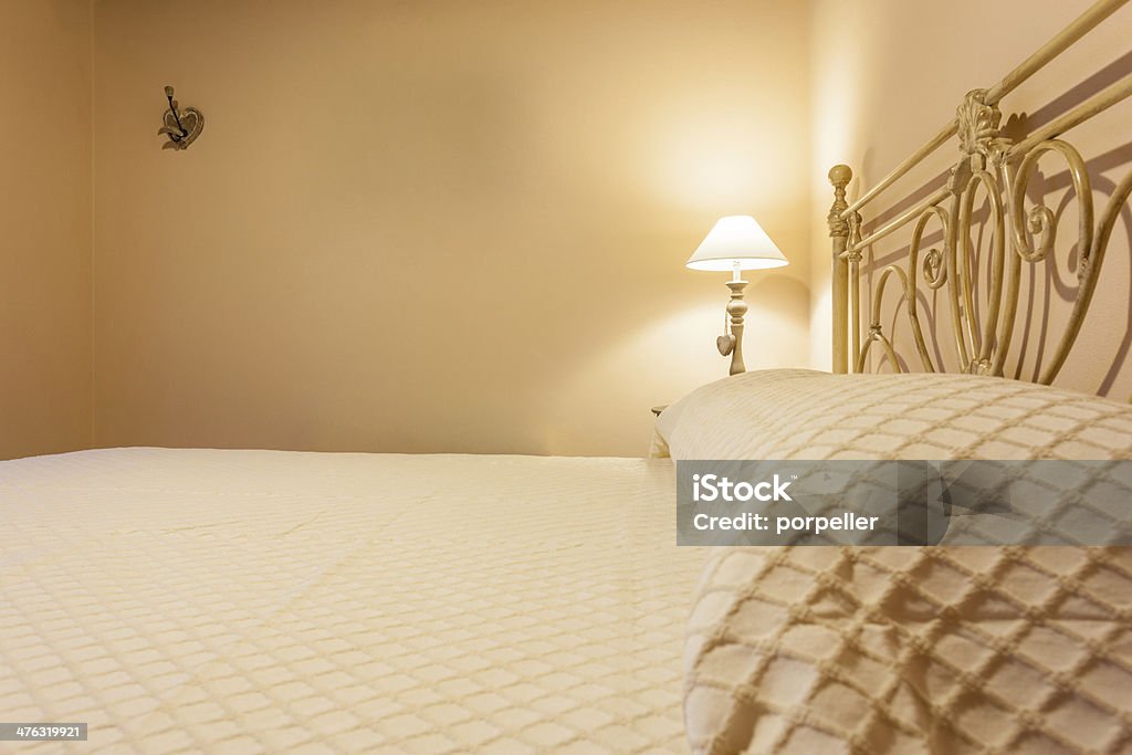 Cama lateral - Foto de stock de Abajur royalty-free