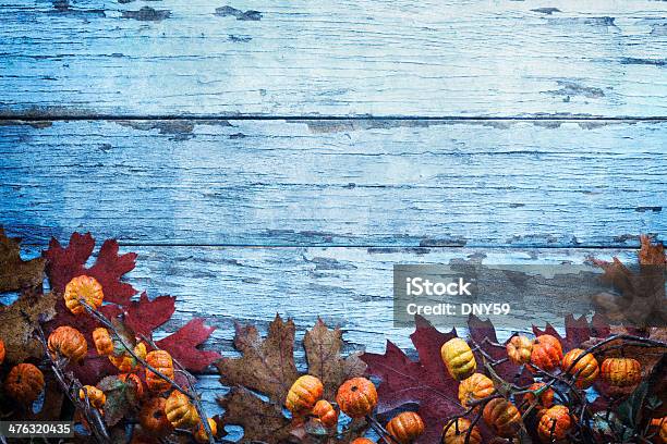 Herbst Garland Stockfoto und mehr Bilder von Bildhintergrund - Bildhintergrund, Blatt - Pflanzenbestandteile, Blau