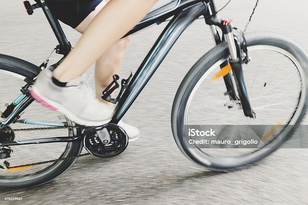 Mountain Bike. A aventura - Foto de stock de 20 Anos royalty-free