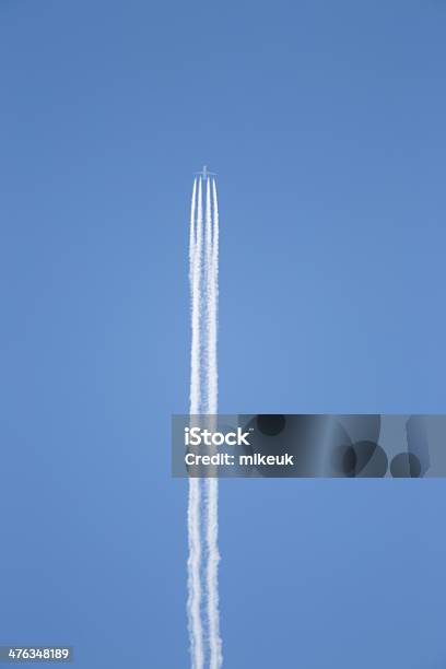 Jet Samolot Szlaków W Blue Sky - zdjęcia stockowe i więcej obrazów Fotografika - Fotografika, Latać, Niebieski