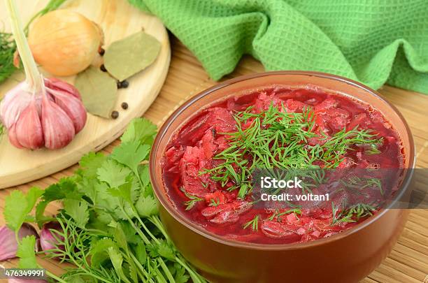 Sopa De Beterraba Vermelha Com Endro - Fotografias de stock e mais imagens de Alho - Alho, Alimentação Saudável, Almoço