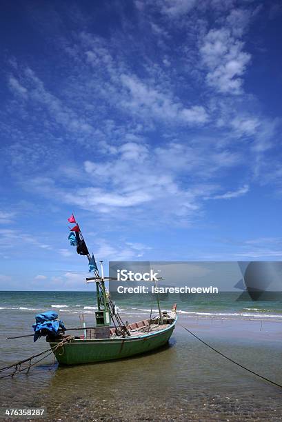 Fischerboot Mit Himmel Hintergrund Stockfoto und mehr Bilder von Alt - Alt, Altertümlich, Amphoe Cha-Am