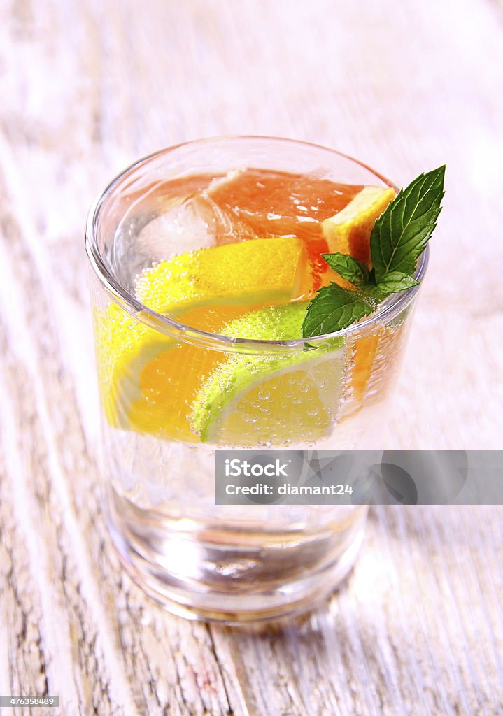 Tonico Limonata con pompelmo, succo di limone e lime - Foto stock royalty-free di Acqua tonica
