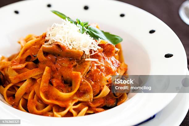 Foto de Macarrão À Bolonhesa e mais fotos de stock de Alimentação Saudável - Alimentação Saudável, Almoço, Café da manhã