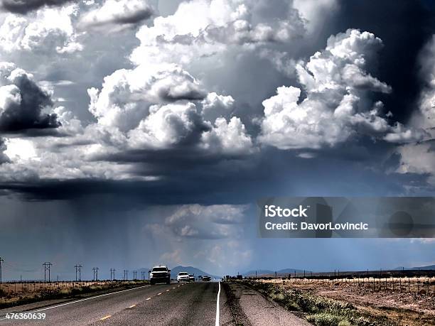 Foto de Chuva No Deserto e mais fotos de stock de Azul - Azul, Branco, Carro