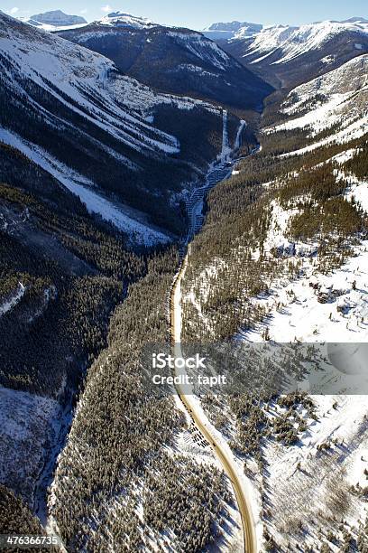 Sunshine Village Ski Resort Access Road Stockfoto und mehr Bilder von Luftaufnahme - Luftaufnahme, Provinz Alberta, Abenteuer