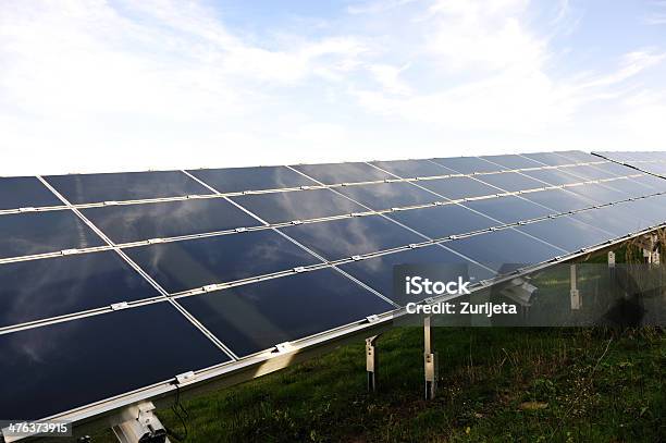 태양열 패널 에너지 필드 0명에 대한 스톡 사진 및 기타 이미지 - 0명, 과학, 구름