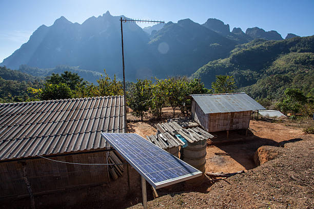 chiang mai, thailand - 10. januar 2010: berge hinter solar - underdeveloped stock-fotos und bilder