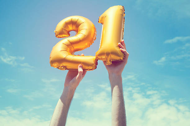 istock Gold number 21 balloon 476375358