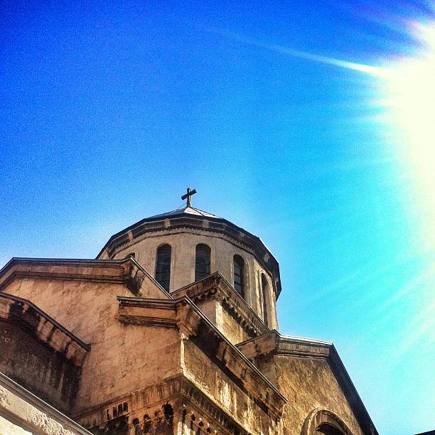 Kirche in Sonnenlicht – Foto