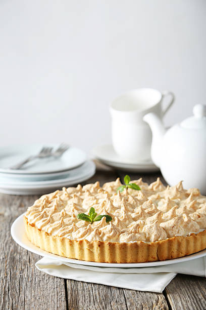 istock Lemon meringue pie on plate on grey wooden background 476375866