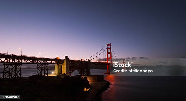 Golden Gate Bridge At Night Foto de stock y más banco de imágenes de Agua - Agua, Agua potable, Aire libre