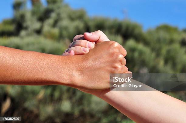 Aperto De Mão - Fotografias de stock e mais imagens de Brigar - Brigar, Grupo multiétnico, União