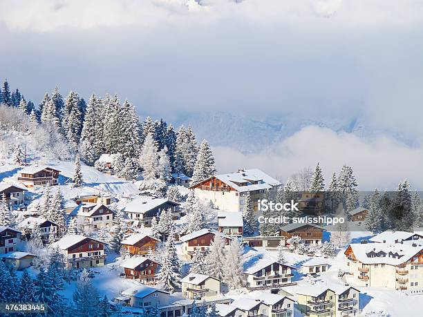 Pista De Esqui - Fotografias de stock e mais imagens de Alpes Europeus - Alpes Europeus, Alpes suíços, Azul
