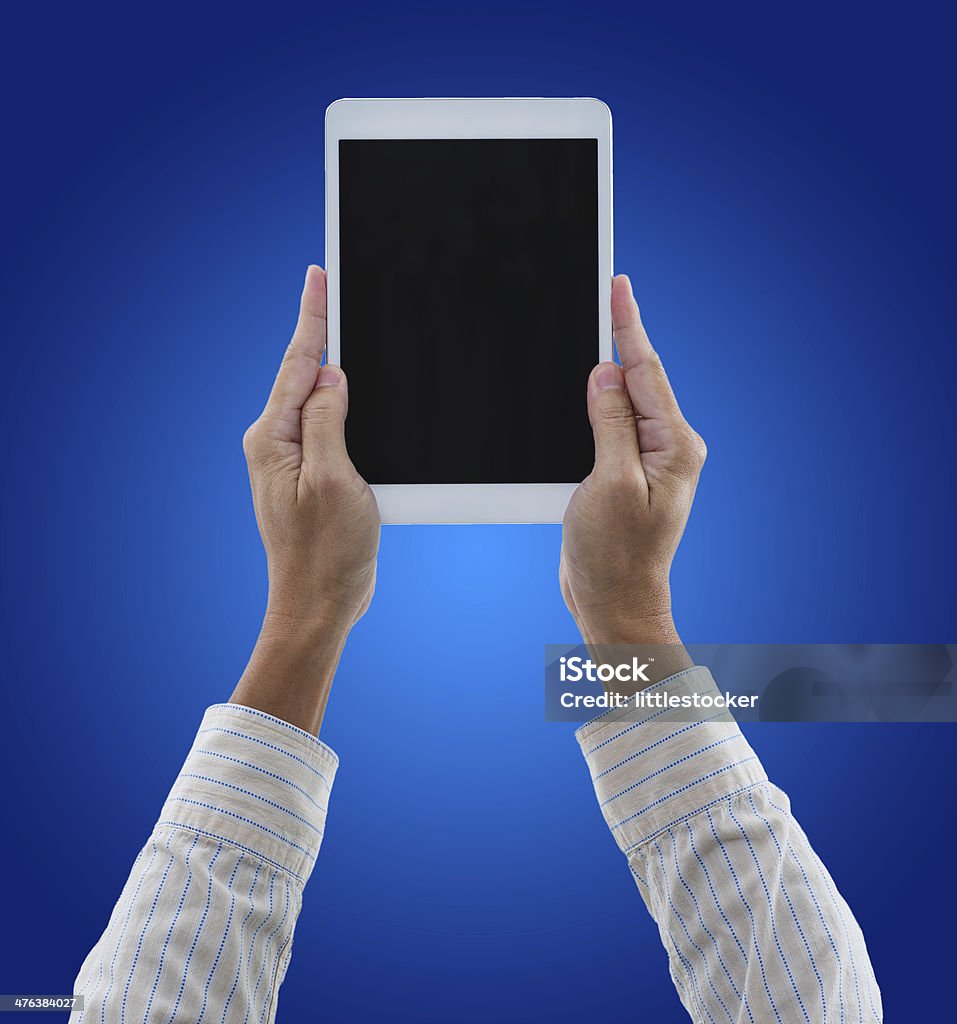 Digital tablet em mãos com Fundo azul - Foto de stock de Adulto royalty-free