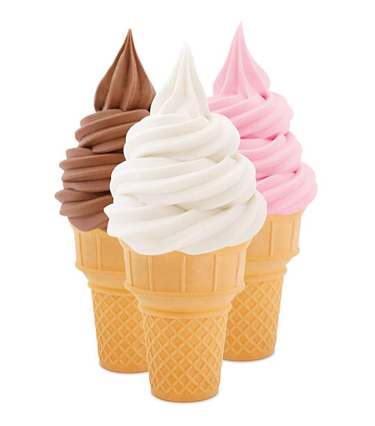 мягкое мороженое конусов - soft serve ice cream стоковые фото и изображения