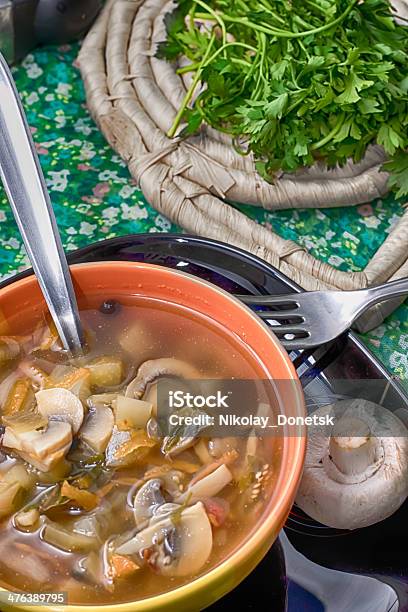 Грибной Суп — стоковые фотографии и другие картинки Ароматический - Ароматический, Вегетарианское питание, Вертикальный