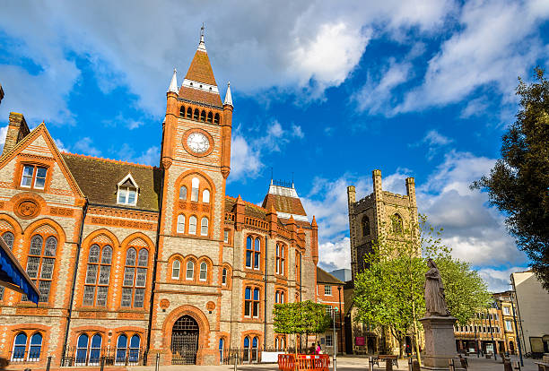 hôtel de ville de reading-angleterre, royaume-uni - built structure architecture vacations travel destinations photos et images de collection