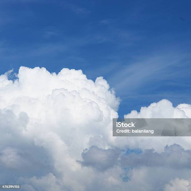 Cielo Azul Y Nubes Foto de stock y más banco de imágenes de Aire libre - Aire libre, Azul, Belleza de la naturaleza