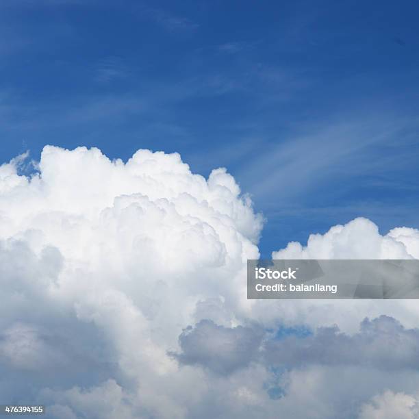 Photo libre de droit de Ciel Bleu Et Nuages banque d'images et plus d'images libres de droit de Beauté de la nature - Beauté de la nature, Blanc, Bleu