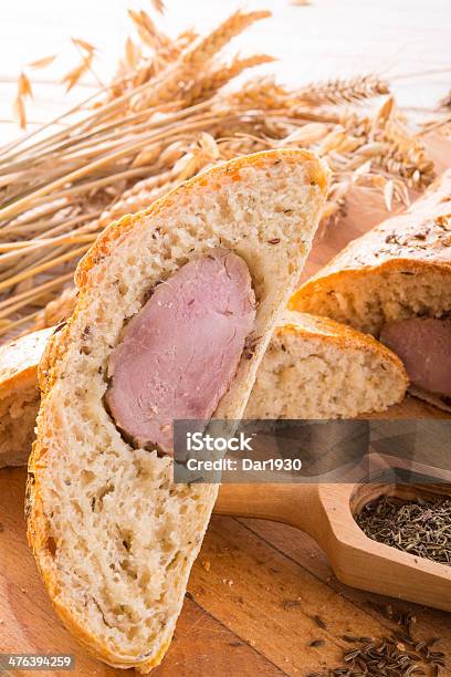 돼지 안심 있는 식빵 Brown 갈색에 대한 스톡 사진 및 기타 이미지 - 갈색, 고기, 구이