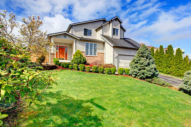 istock Siding house with beautiful curb appeal. 476394297