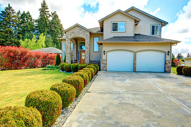 istock Beautiful curb appeal. Exterior design idea 476397359