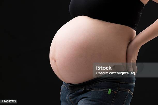 Photo libre de droit de Asiatique Femme Enceinte Heureuse banque d'images et plus d'images libres de droit de 30-34 ans - 30-34 ans, Abdomen, Adulte