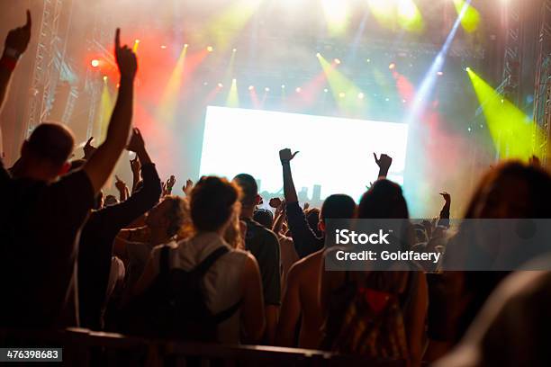 Folla Di Concerti - Fotografie stock e altre immagini di Adolescente - Adolescente, Adolescenza, Adulto