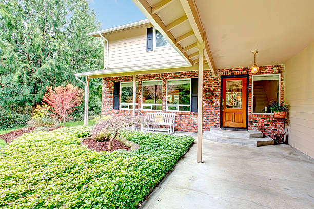 istock Entrance concrete floor porch with columns 476399183