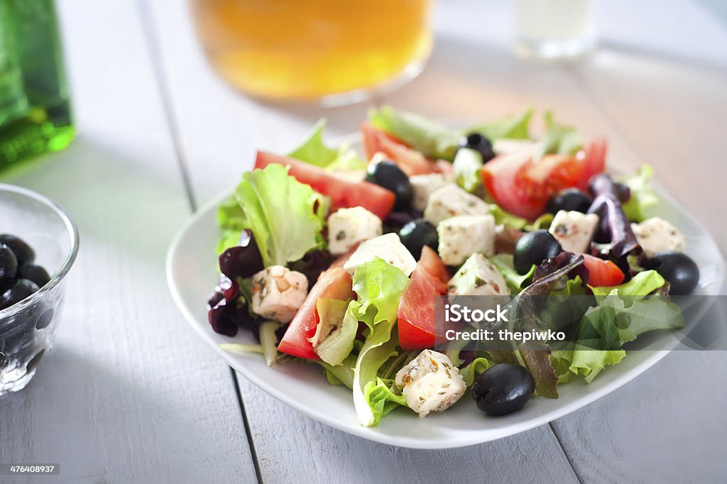 Régime alimentaire sain et salade méditerranéenne - Photo de Aliment libre de droits