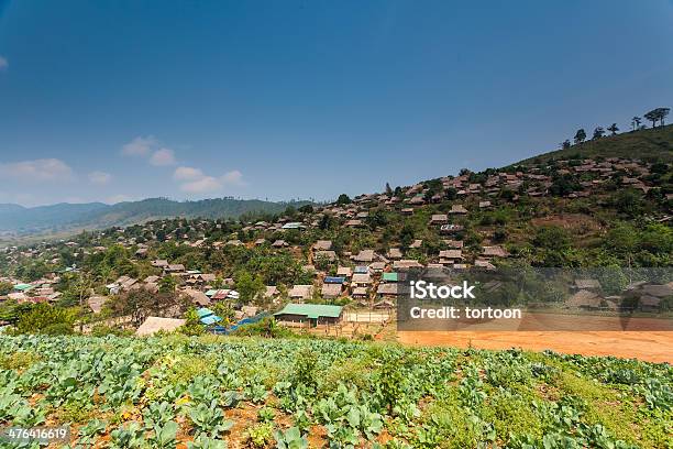 Foto de Evacuação Centros De Tak Tailândia e mais fotos de stock de Acidentes e desastres - Acidentes e desastres, Adulto, Banco - Edifício financeiro