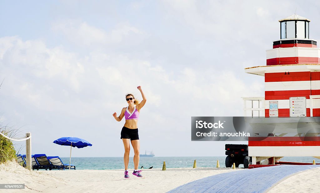 Glückliche Ältere Frau am Strand - Lizenzfrei 40-44 Jahre Stock-Foto