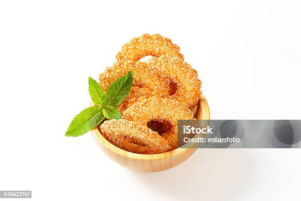 Foto de Biscoitos Em Formato De Anel e mais fotos de stock de Amontoamento - Amontoamento, Assado no Forno, Açúcar