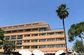 spanische-hotel-und-palm-tree.jpg?b=1&s=170x170&k=20&c=dQCYhGltuGP91zCsA6TRX3bg1ZMQmYgmmBleZu4Bnxc=