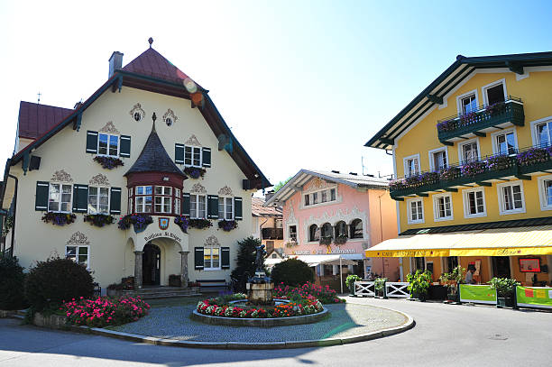 rathaus von st. gilgen, österreich - lake amadeus stock-fotos und bilder