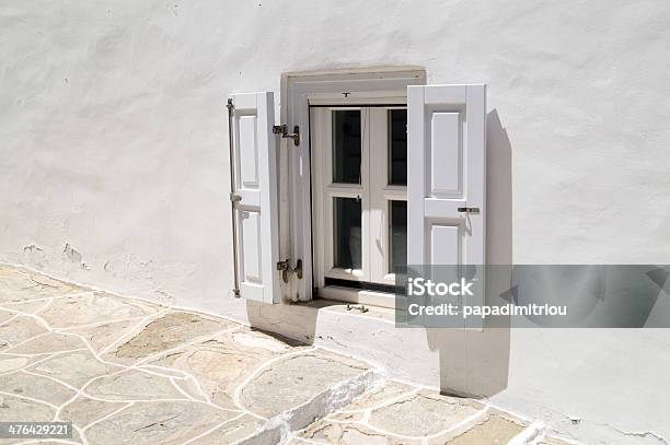 Photo libre de droit de Grecque Traditionnelle Fenêtre Sur Sifnos Island Grèce banque d'images et plus d'images libres de droit de Archipel des Cyclades