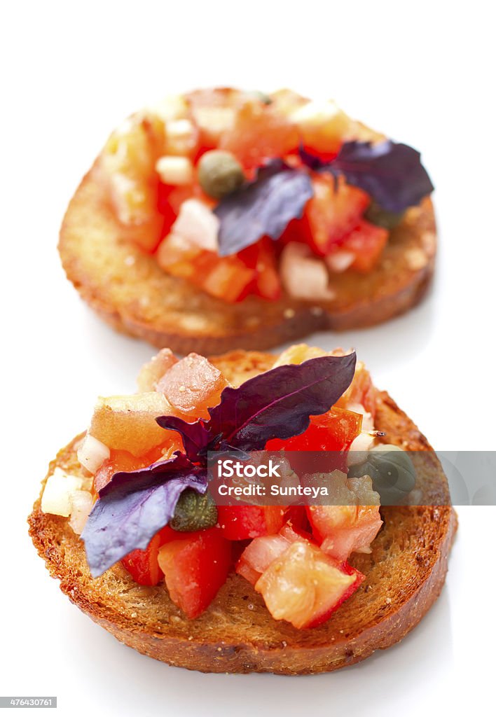 Bruschetta de tomate e cebola - Foto de stock de Alcaparra royalty-free