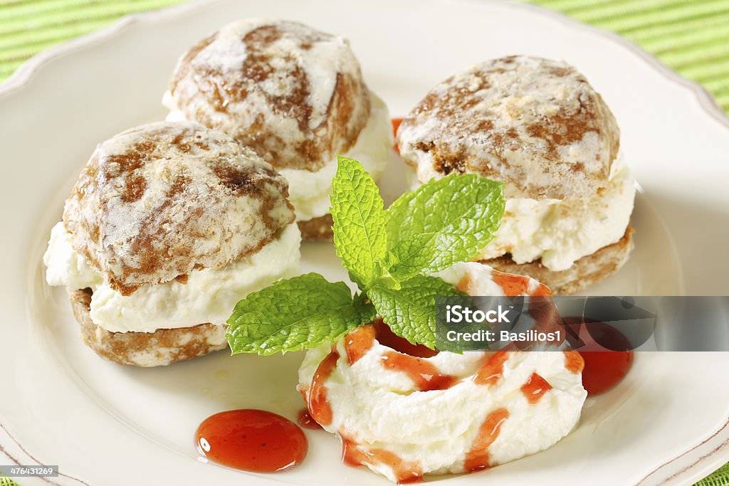 Pan de jengibre y helados - Foto de stock de Al horno libre de derechos