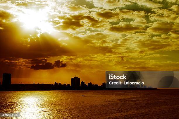 Horizonte La Habana Foto de stock y más banco de imágenes de 2015 - 2015, Aire libre, Ciudades capitales