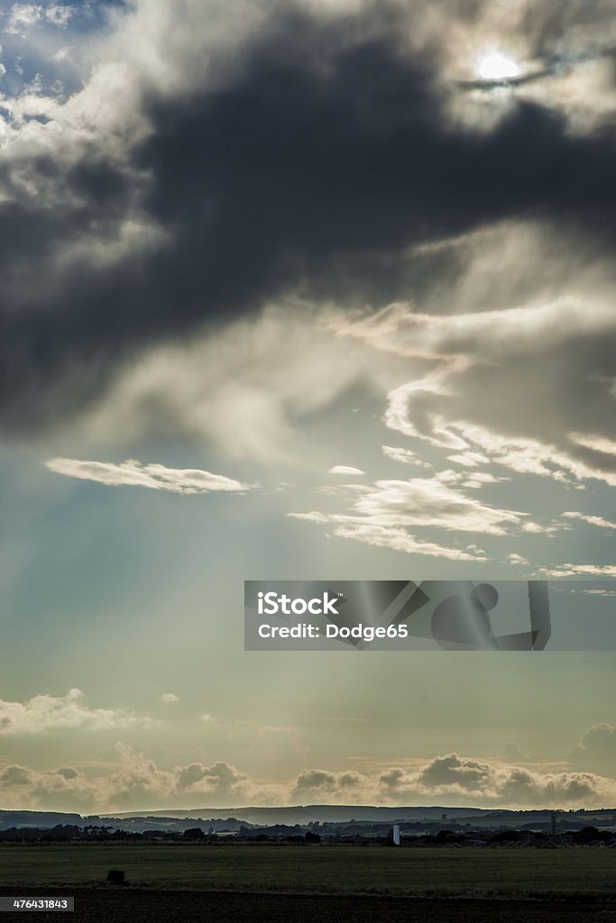 Gott Sonnenstrahlen brechen durch Wolken - Lizenzfrei Abenddämmerung Stock-Foto