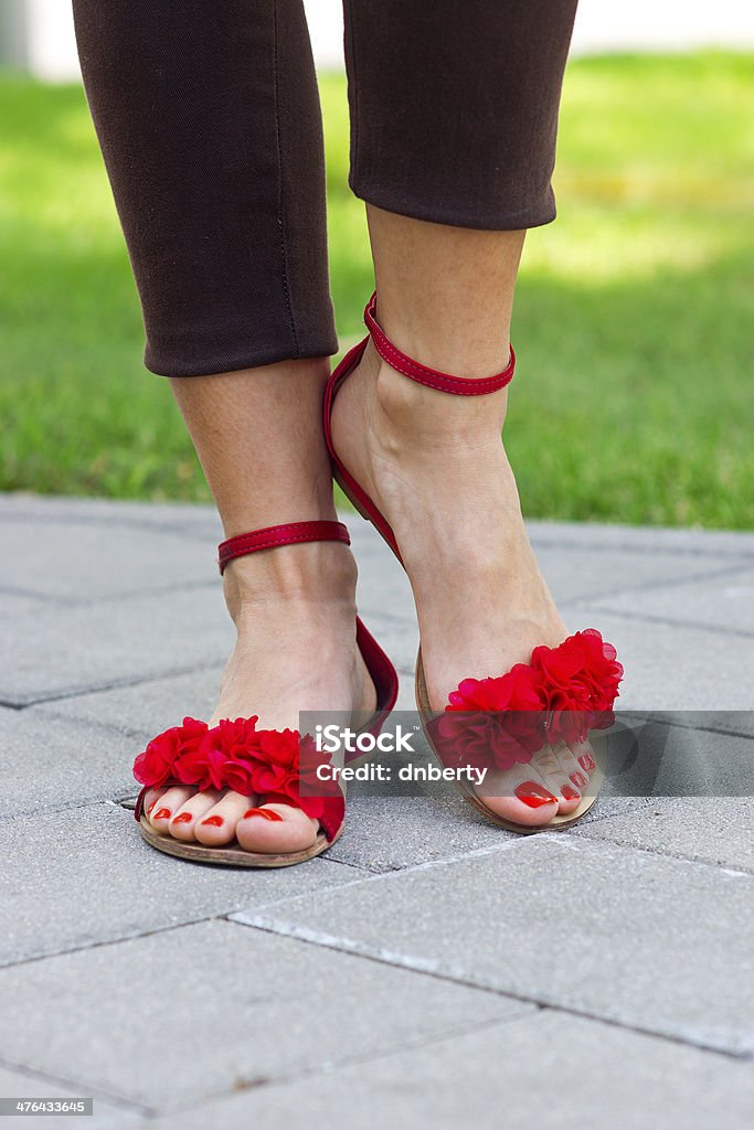 Mujer cuadrados de sandalias - Foto de stock de Adulto libre de derechos