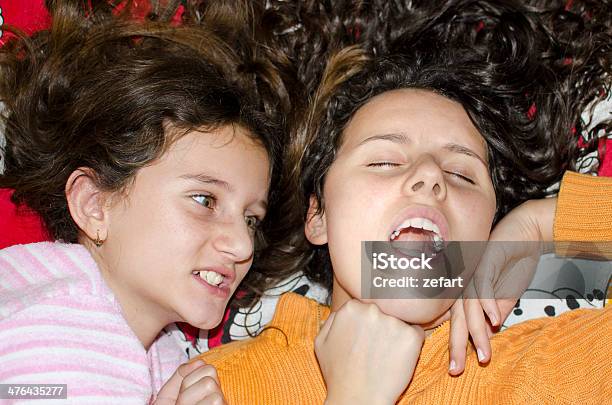 Foto de Angry Irmã Crianças Luta e mais fotos de stock de Adolescente - Adolescente, Adolescentes Meninas, Agressão