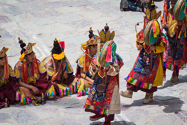 hemis festival 2014 en monasterio de hemis. - cham mask fotografías e imágenes de stock